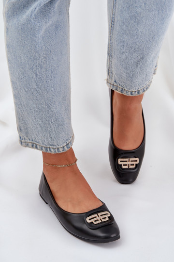 Baleriinad  kaunistustega Must Ainoria