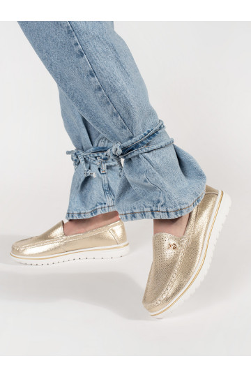 Kuldset värvi mokassiinid