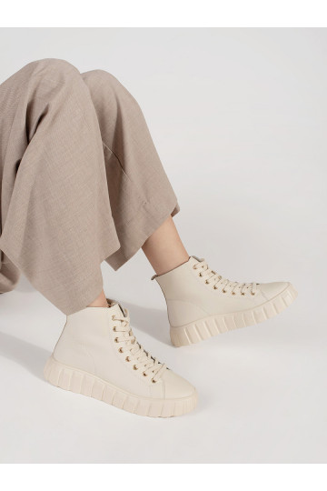 Naiste saapad  platvormiga