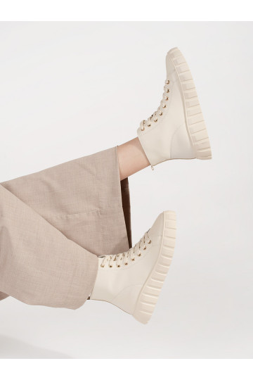 Naiste saapad  platvormiga 2