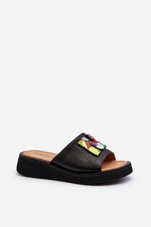 Plätud naturaalsest nahast  kaunistustega Must Asames Plätud naturaalsest nahast  kaunistustega Must Asames