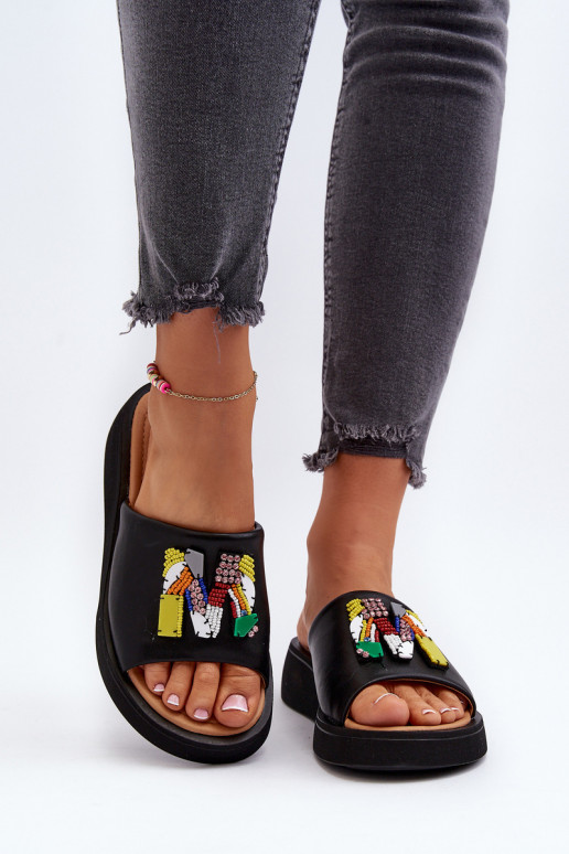 Plätud naturaalsest nahast  kaunistustega Must Asames Plätud naturaalsest nahast  kaunistustega Must Asames