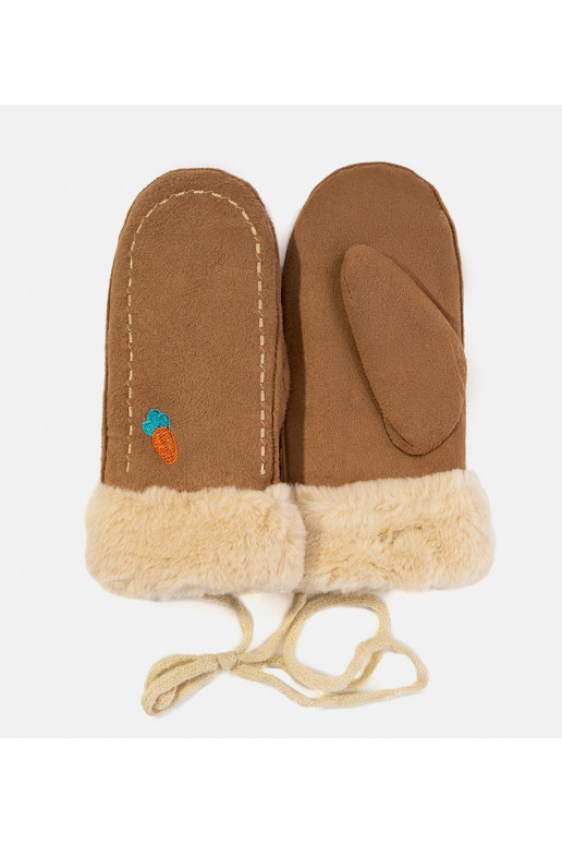 Pruunist porgandist lastekindad