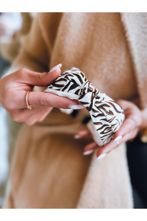 Naiste riidest juukselint helebeež...