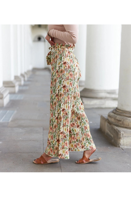 Beežid naiste laiad plisseeritud... Beežid naiste laiad plisseeritud...