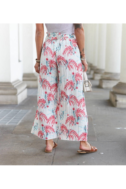 Valged naiste laiad plisseeritud... Valged naiste laiad plisseeritud...