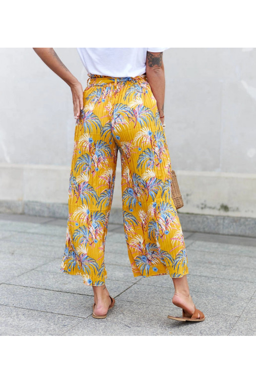 Kollased naiste laiad plisseeritud...