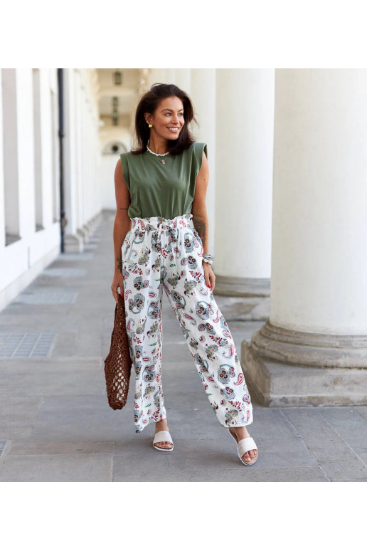 Valged lillelised laia säärega püksid... Valged lillelised laia säärega püksid...