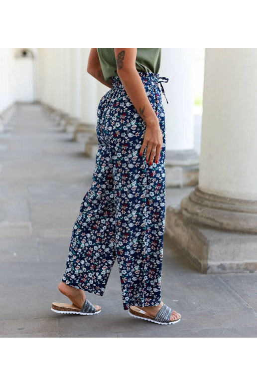 Meresinised lillelised laia säärega... Meresinised lillelised laia säärega...