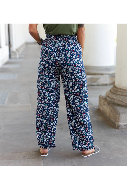 Meresinised lillelised laia säärega... Meresinised lillelised laia säärega...