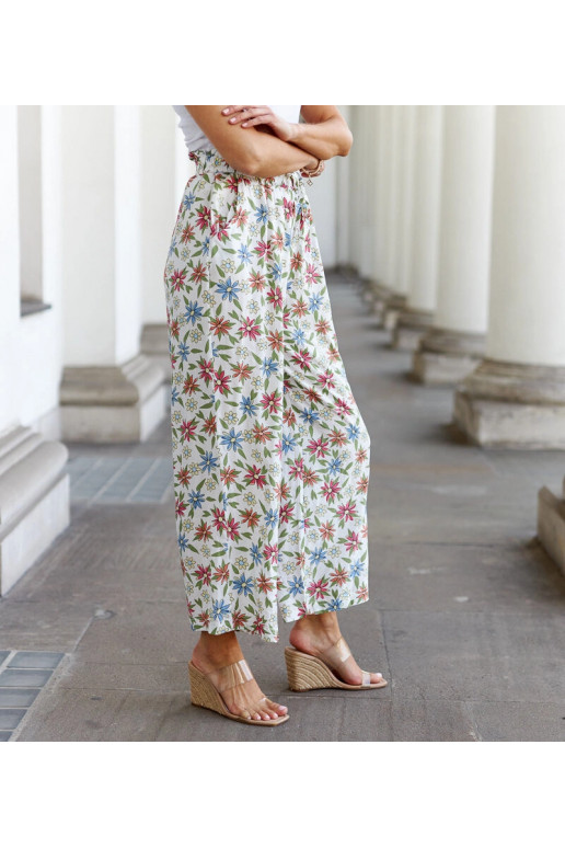 Valged lillelised laia säärega püksid... Valged lillelised laia säärega püksid...