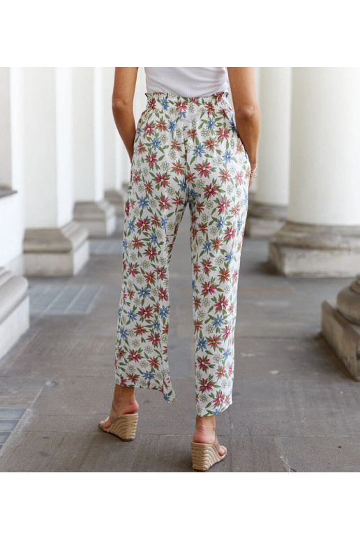 Valged lillelised laia säärega püksid... Valged lillelised laia säärega püksid...