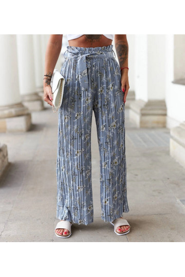 Sinised laiad plisseeritud...