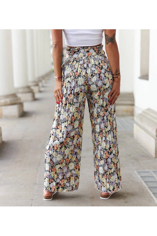 Mustad lillelised plisseeritud püksid...