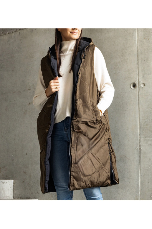 Simoni must ja roheline pööratav vest