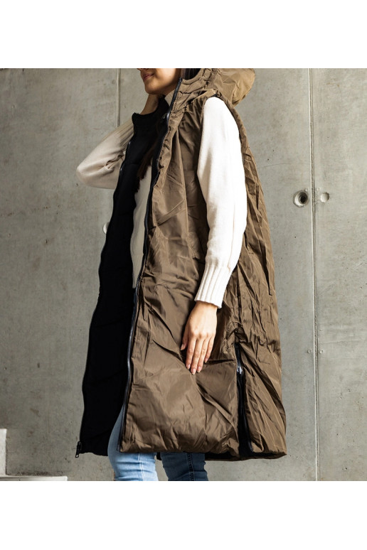 Simoni must ja roheline pööratav vest