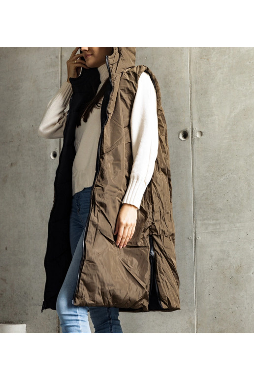 Simoni must ja roheline pööratav vest