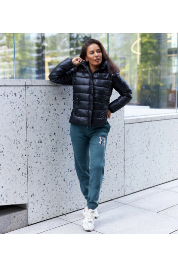 Must läikiv Berta jope