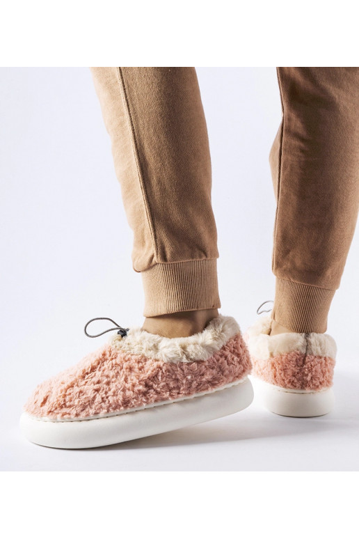 Roosad soojad kinnise kontsaga sussid...