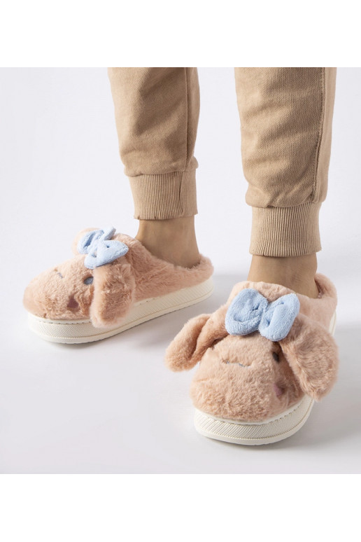 Roosad soojad sussid kõrvade ja...