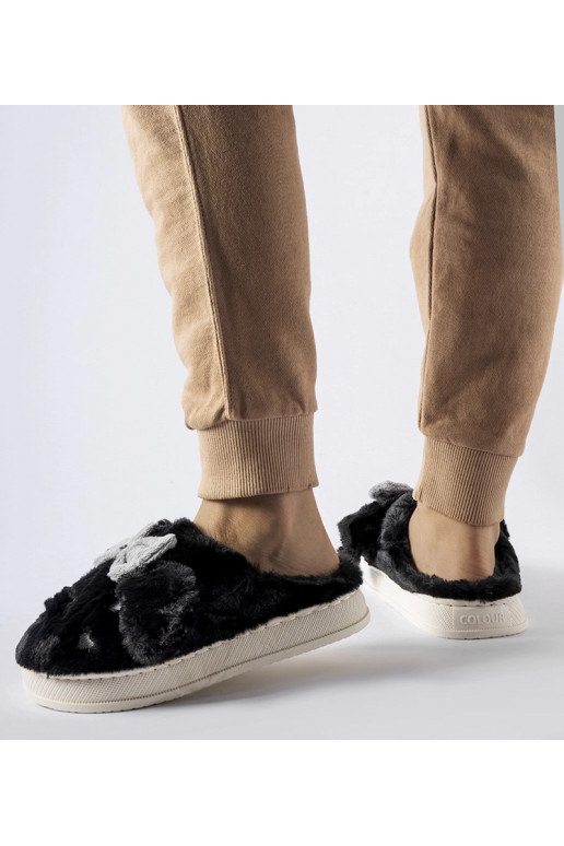 Mustad soojad sussid kõrvade ja...