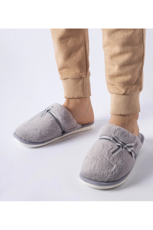 Hallid soojad sussid kaarega Antonina