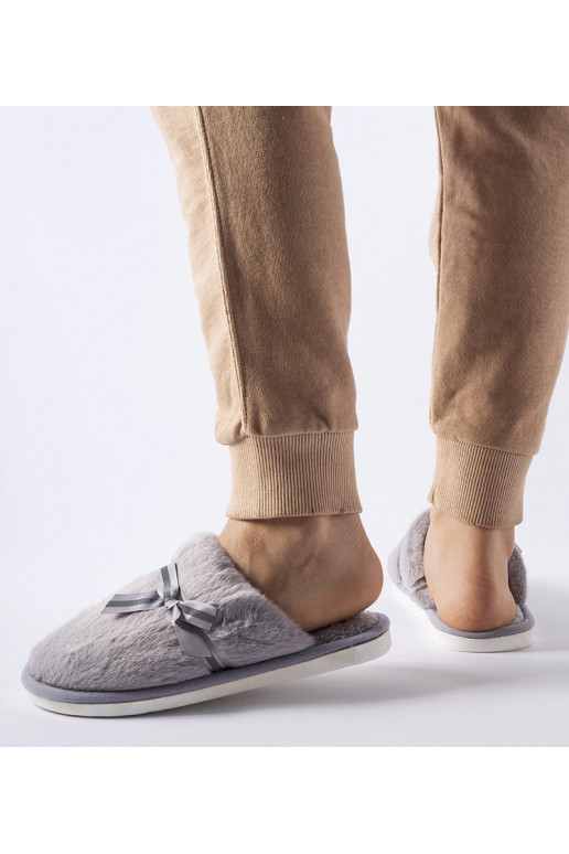 Hallid soojad sussid kaarega Antonina