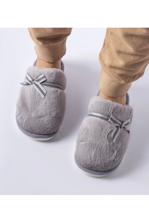 Hallid soojad sussid kaarega Antonina