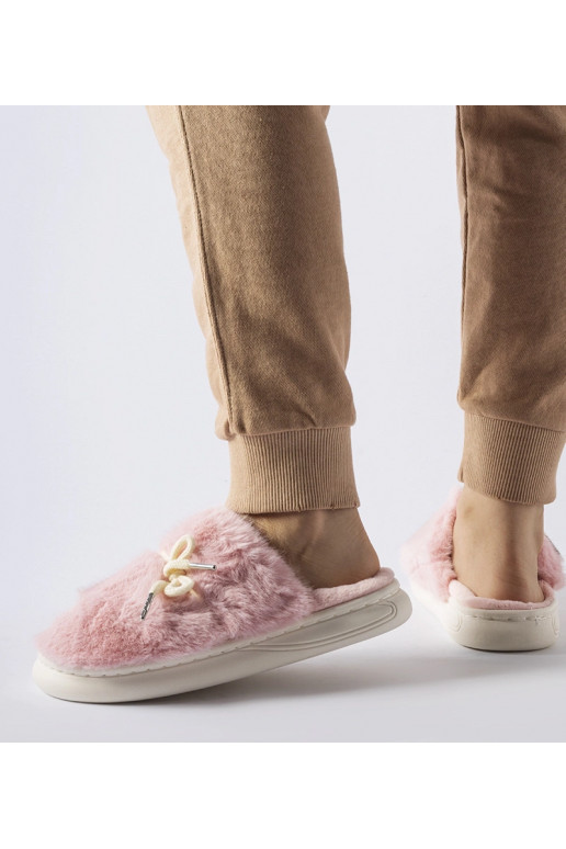 Roosad sussid dekoratiivse nööriga... Roosad sussid dekoratiivse nööriga...