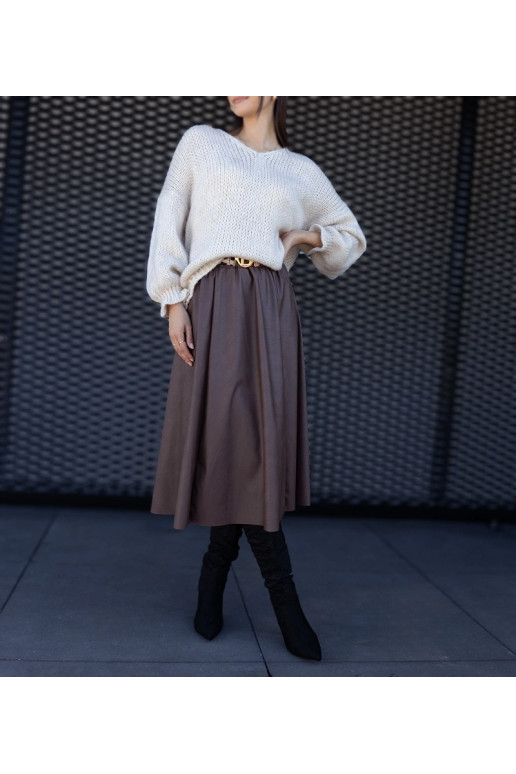 Pruun pikk seelik, mida kaunistab...