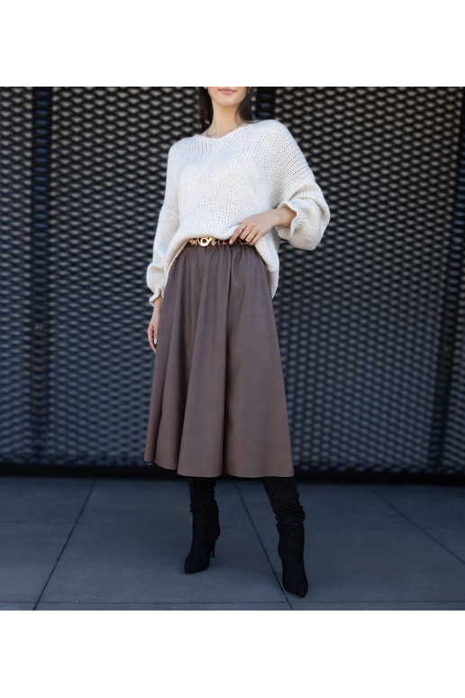 Pruun pikk seelik, mida kaunistab...