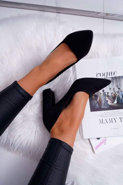 Zomšinised kontsakingad jalanõud... Zomšinised kontsakingad jalanõud...