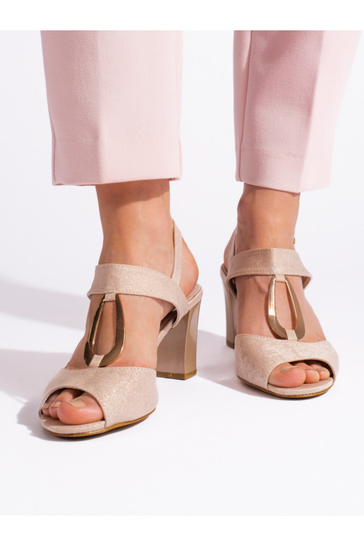 Kuldset värvi kingad kõrge kontsaga Kuldset värvi kingad kõrge kontsaga