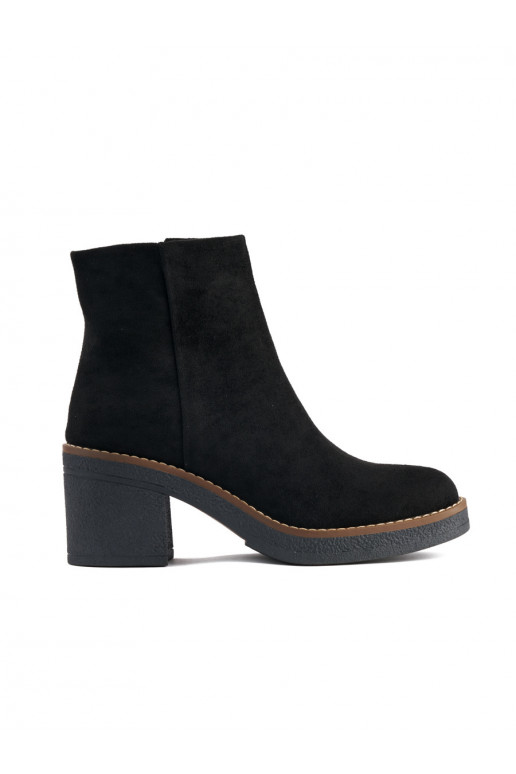 Must naiste saapad kõrge kontsaga