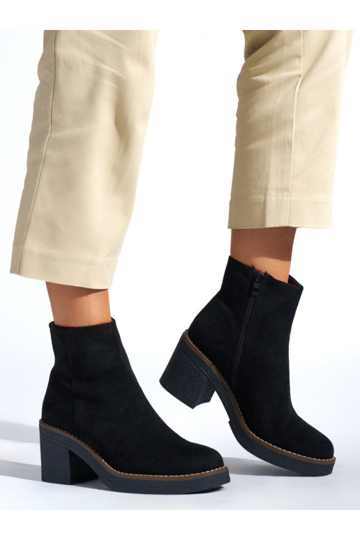 Must naiste saapad kõrge kontsaga