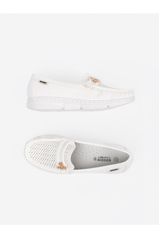 valget värvi mokassiinid  z przypinką