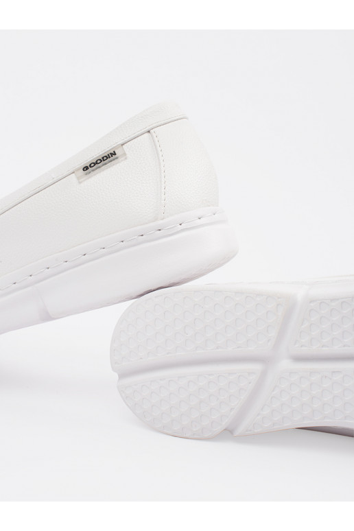 valget värvi mokassiinid  z przypinką