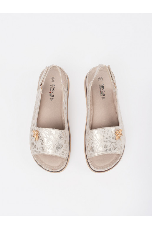 Elevandiluu värvi kingad platvormiga z przypinką Elevandiluu värvi kingad platvormiga z przypinką