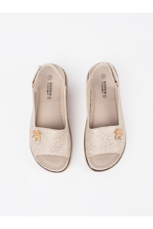 beeži värvi kingad platvormiga z przypinką beeži värvi kingad platvormiga z przypinką