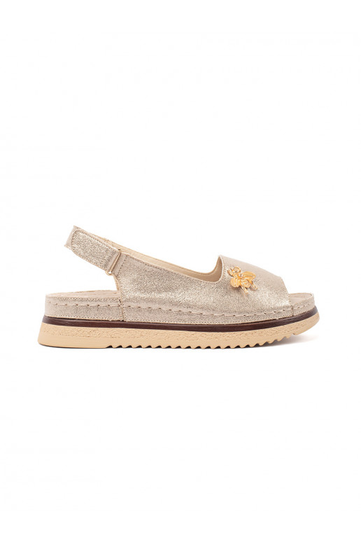 Kuldset värvi kingad platvormiga z przypinką Kuldset värvi kingad platvormiga z przypinką