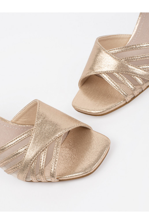 Kuldset värvi  kingad kõrge kontsaga Kuldset värvi  kingad kõrge kontsaga