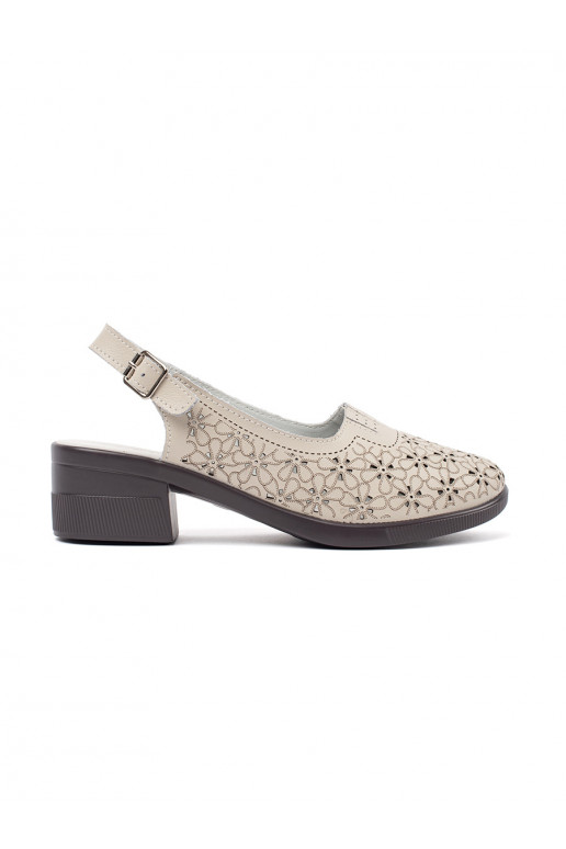 beeži värvi dziurkowane kingad 