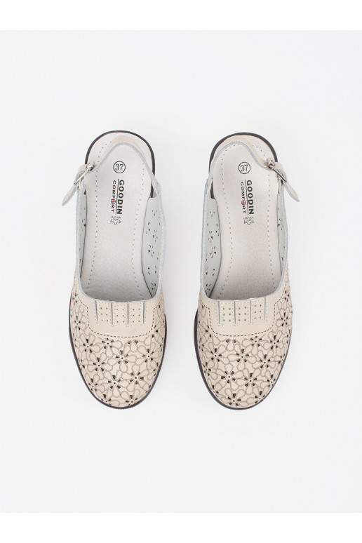 beeži värvi dziurkowane kingad 