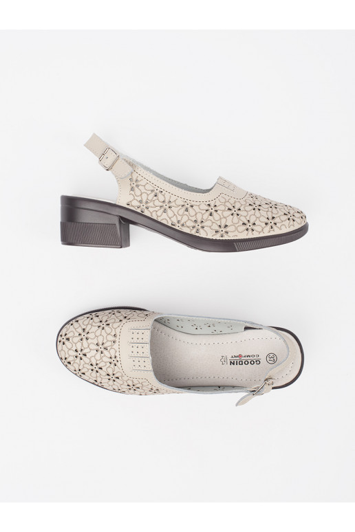 beeži värvi dziurkowane kingad 