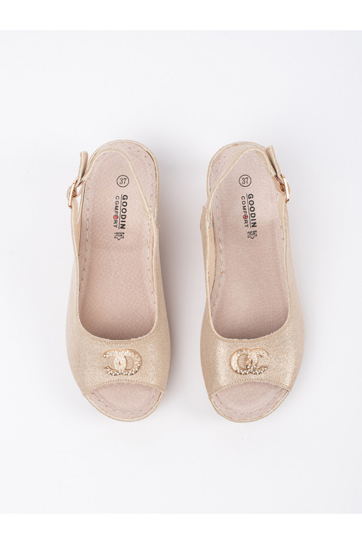 Elevandiluu värvi kingad   Elevandiluu värvi kingad