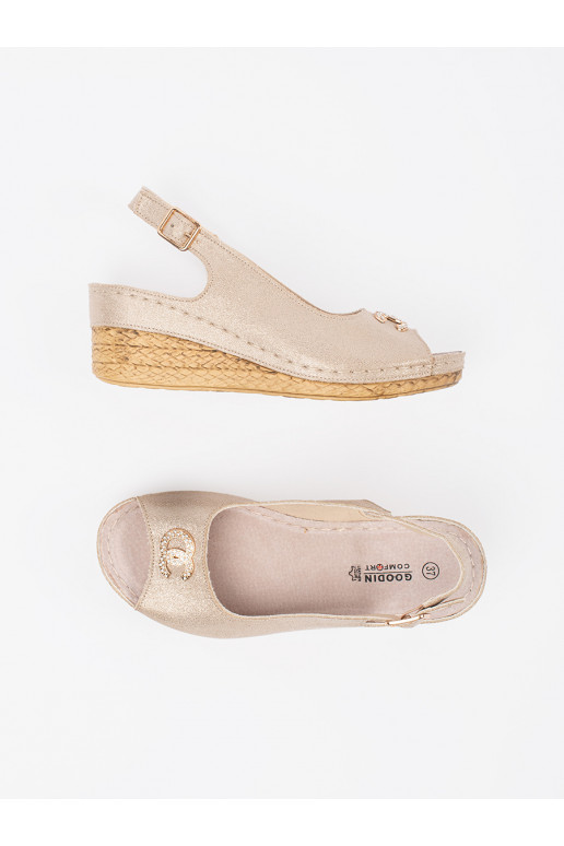 Elevandiluu värvi kingad   Elevandiluu värvi kingad