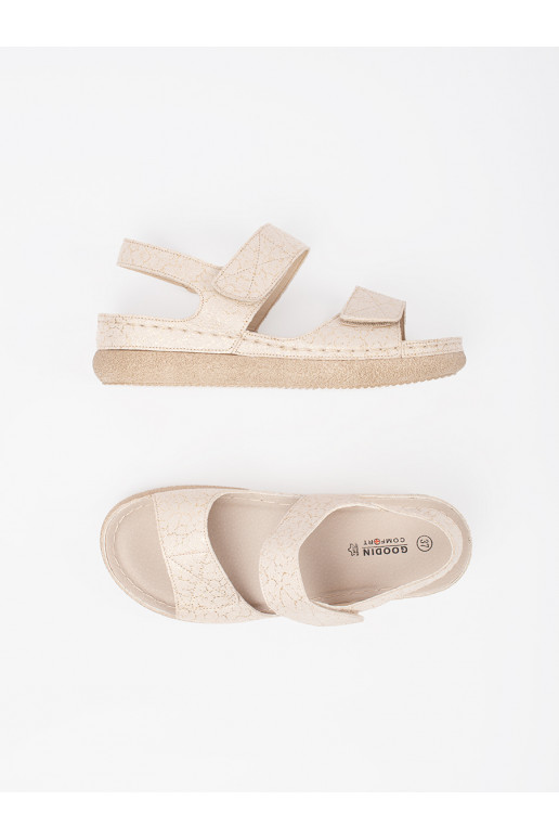 Elevandiluu värvi kingad  y Elevandiluu värvi kingad  y