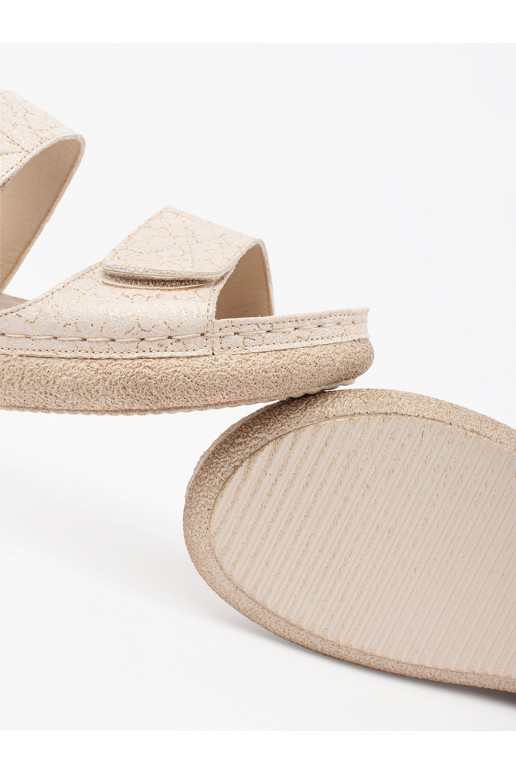 Elevandiluu värvi kingad  y Elevandiluu värvi kingad  y