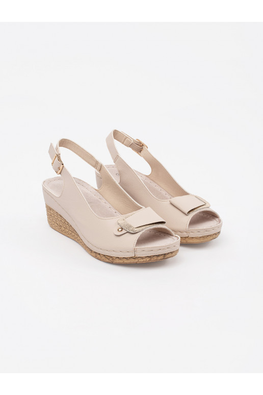 Elevandiluu värvi kingad  Elevandiluu värvi kingad