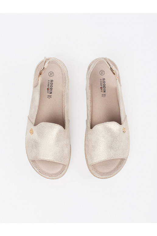 Kuldset värvi kingad ze skórzaną wkładką Kuldset värvi kingad ze skórzaną wkładką